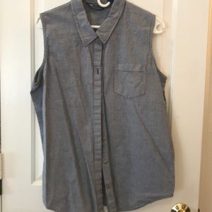 Women’s sleeveless collared top